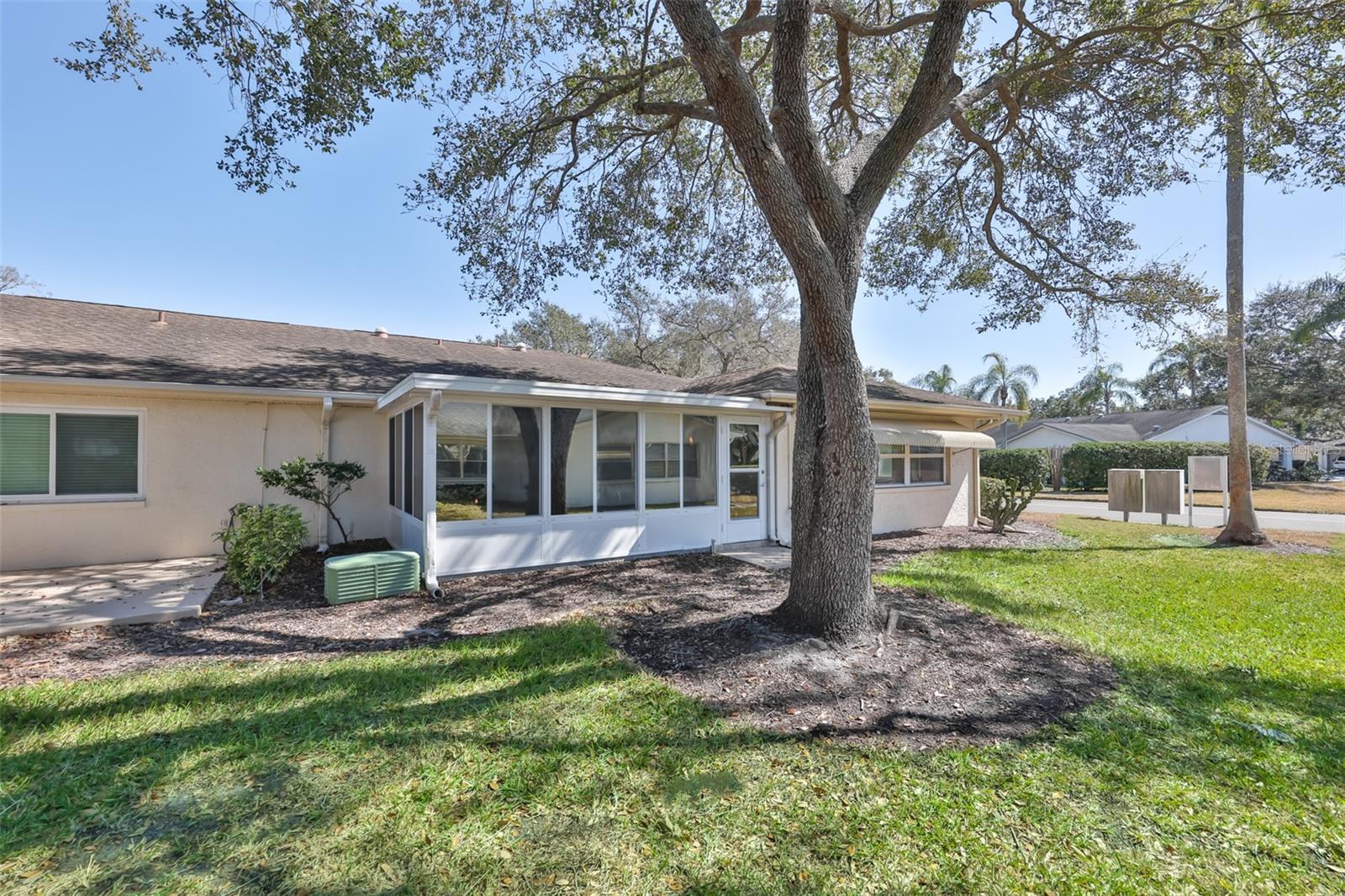 Image 27 of 46 For 2035 Hampstead Circle