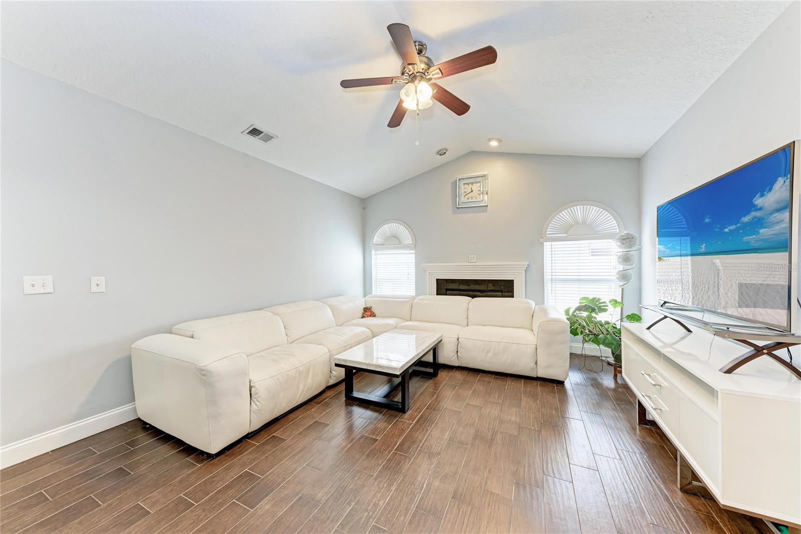 Image 11 of 56 For 908 Wicketrun Drive