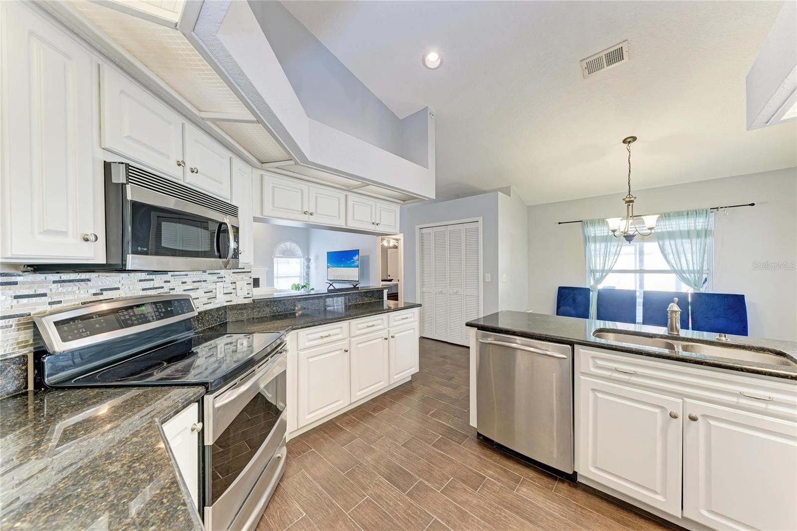 Image 18 of 56 For 908 Wicketrun Drive