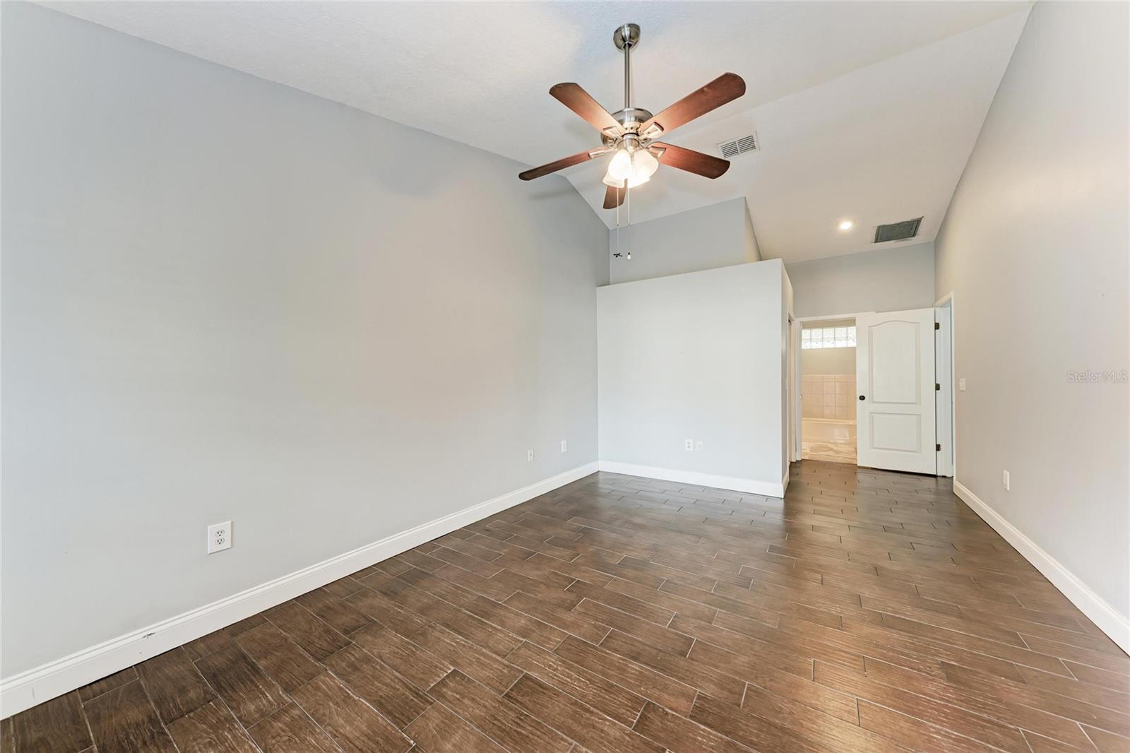 Image 23 of 56 For 908 Wicketrun Drive