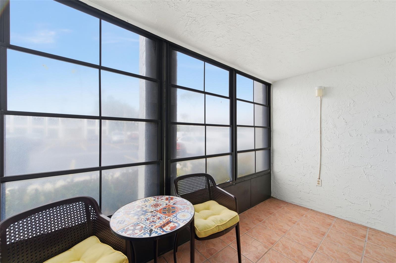 Image 13 of 33 For 7701 Starkey Road 237