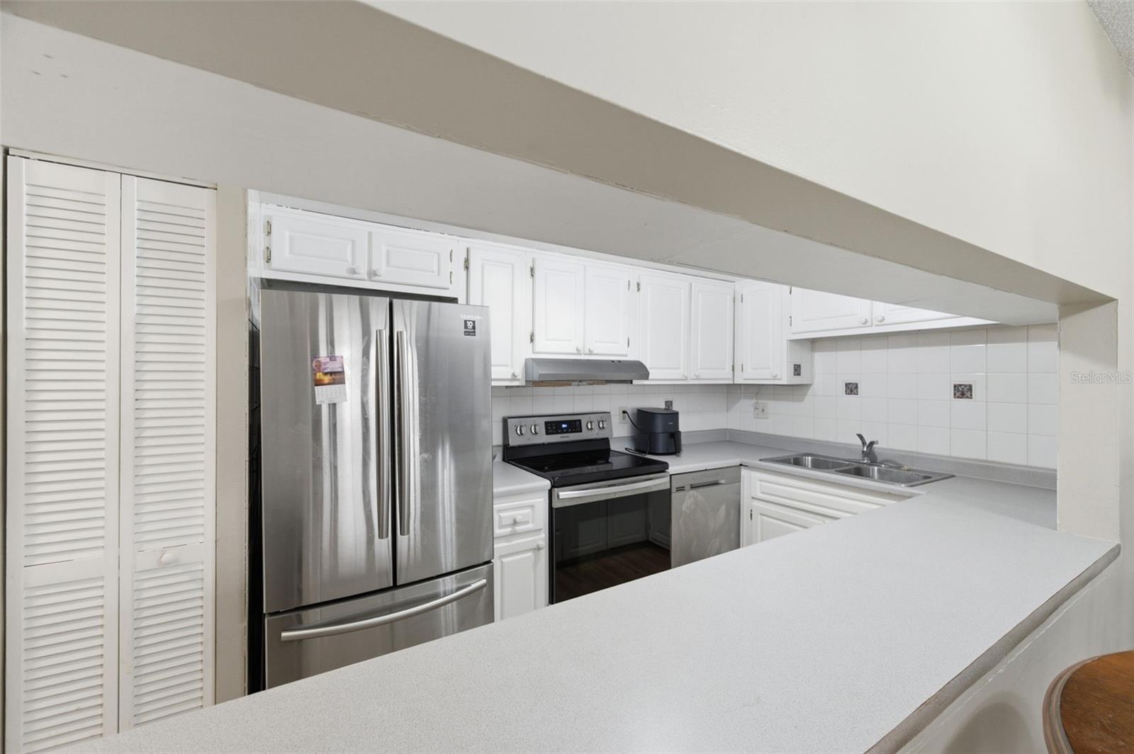 Image 14 of 33 For 7701 Starkey Road 237