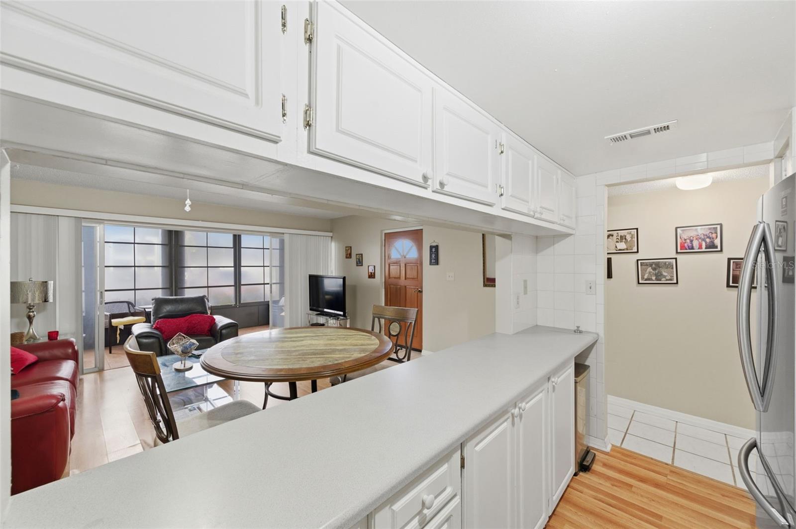 Image 18 of 33 For 7701 Starkey Road 237