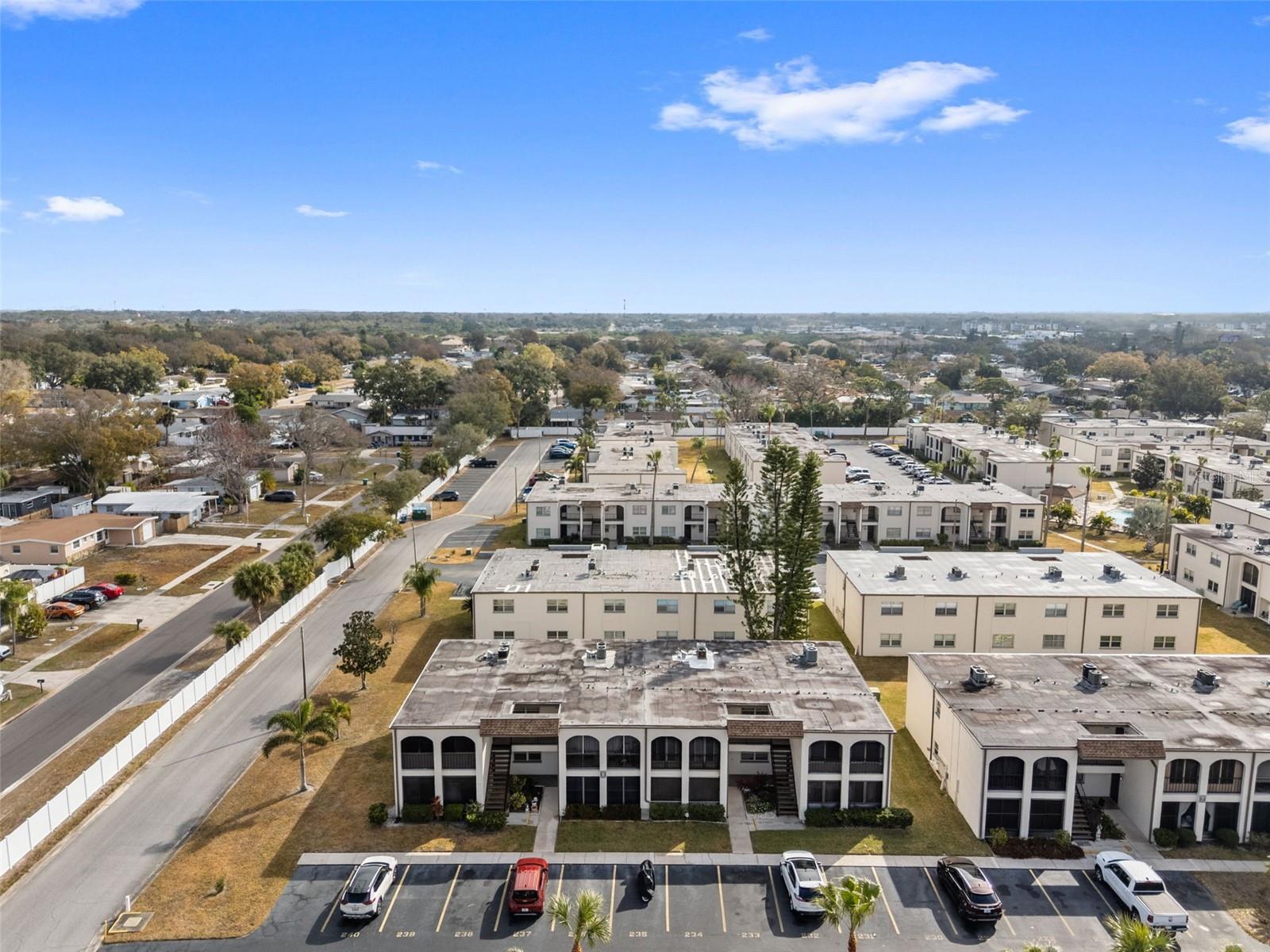 Image 27 of 33 For 7701 Starkey Road 237