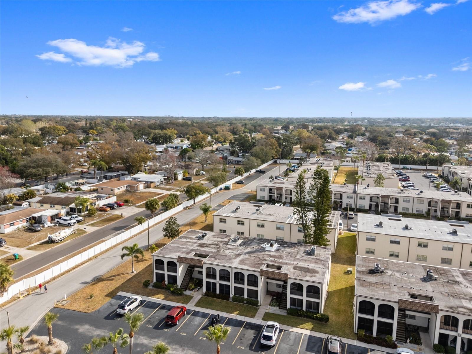 Image 28 of 33 For 7701 Starkey Road 237