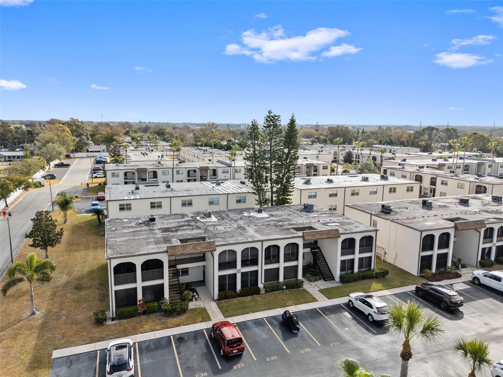 Image 29 of 33 For 7701 Starkey Road 237