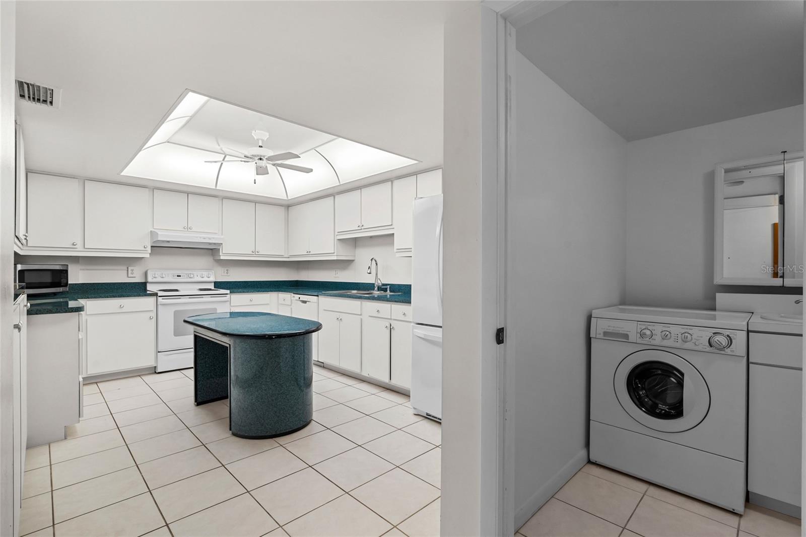 Image 17 of 49 For 5200 Brittany Drive S 1809