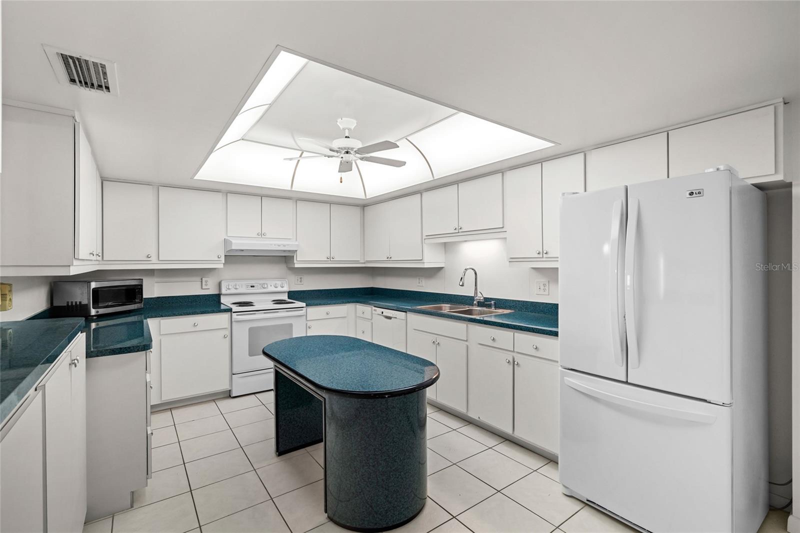 Image 19 of 49 For 5200 Brittany Drive S 1809