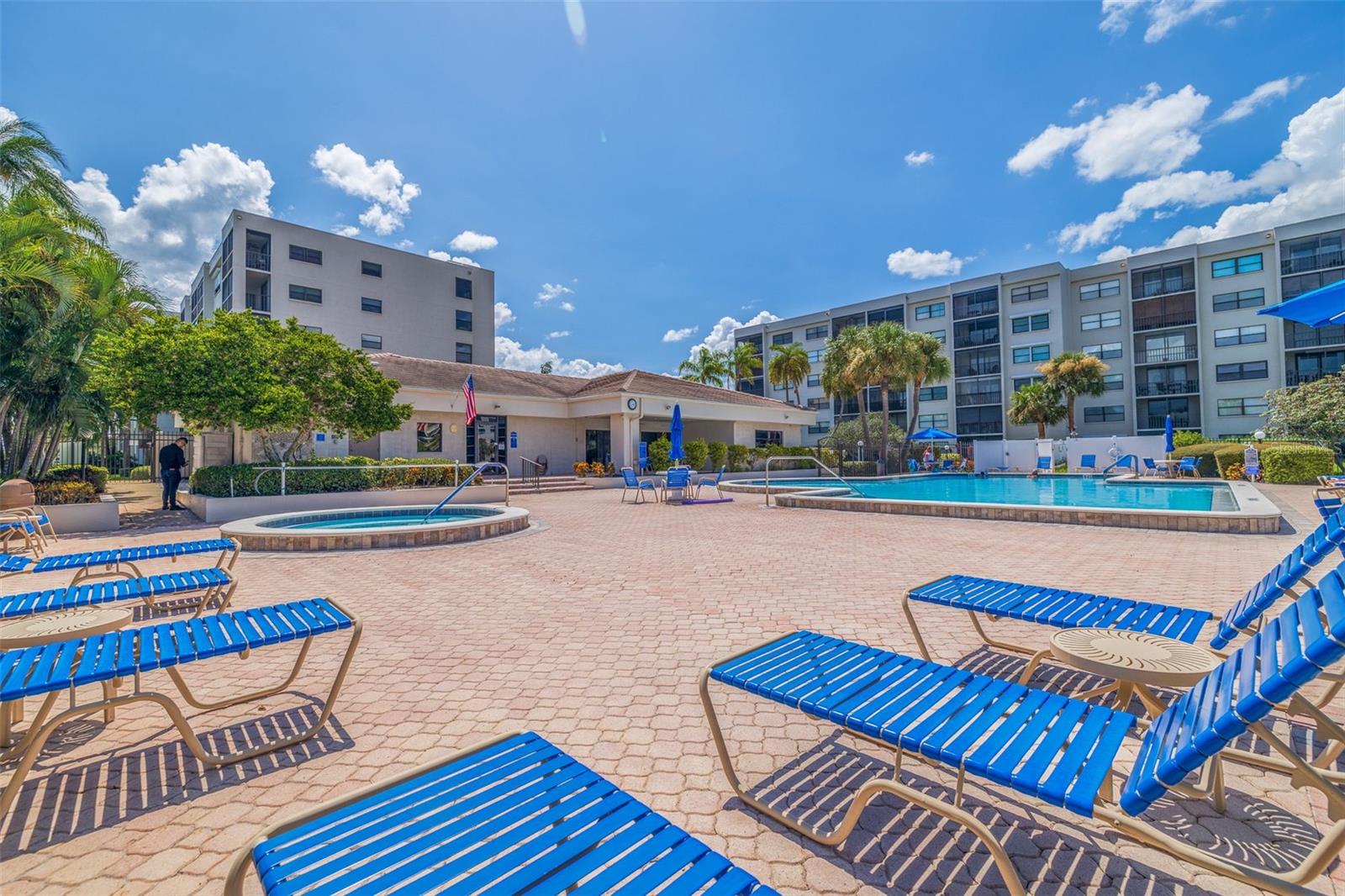 Image 33 of 44 For 1320 Pasadena Avenue S 605