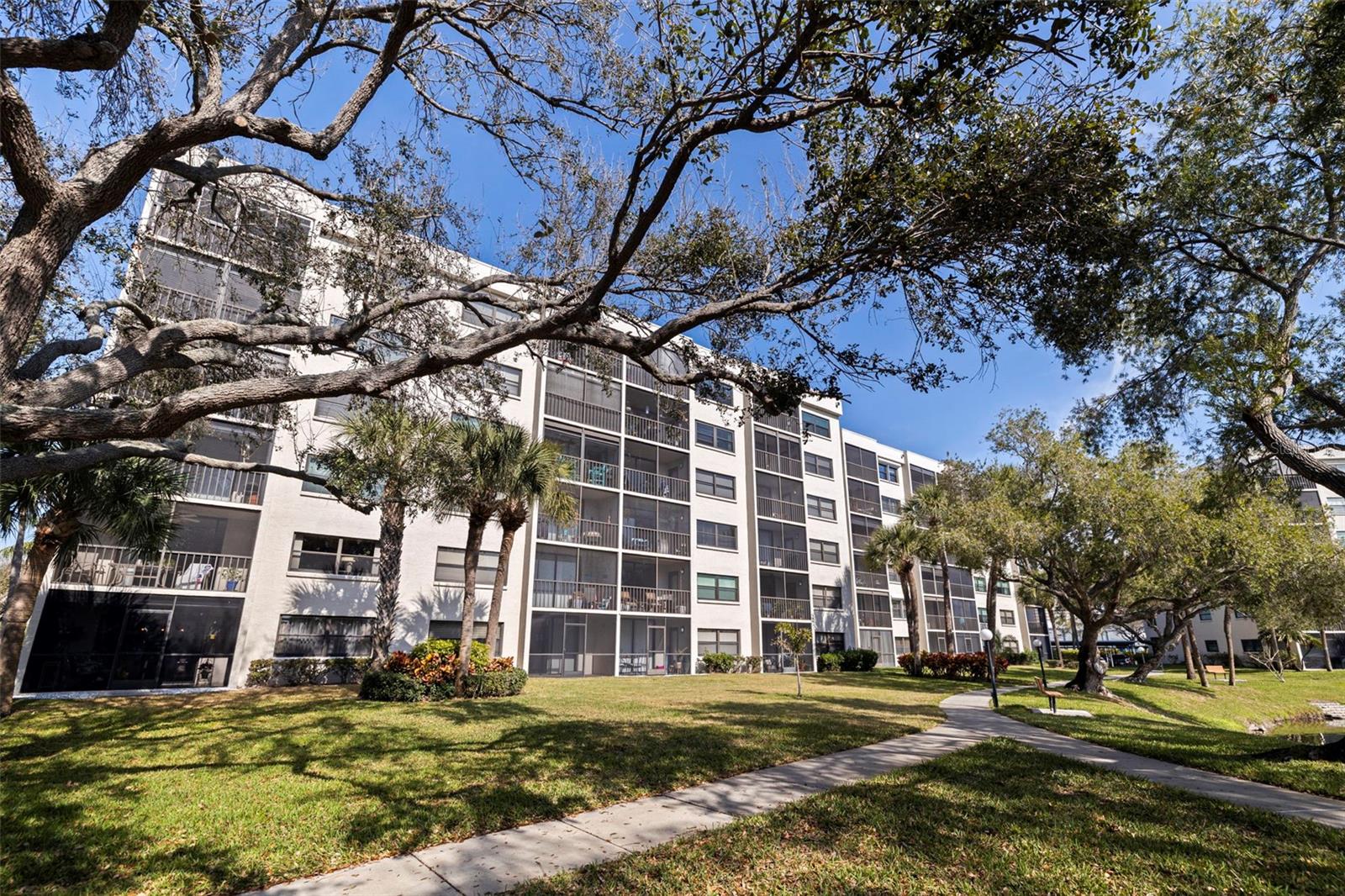 Image 44 of 44 For 1320 Pasadena Avenue S 605