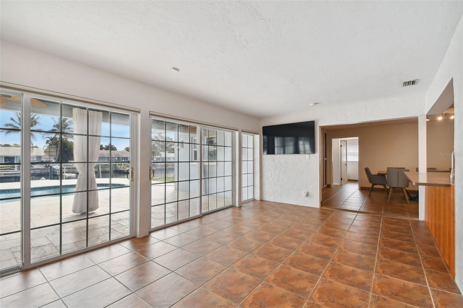 Image 23 of 81 For 4328 40th Street S