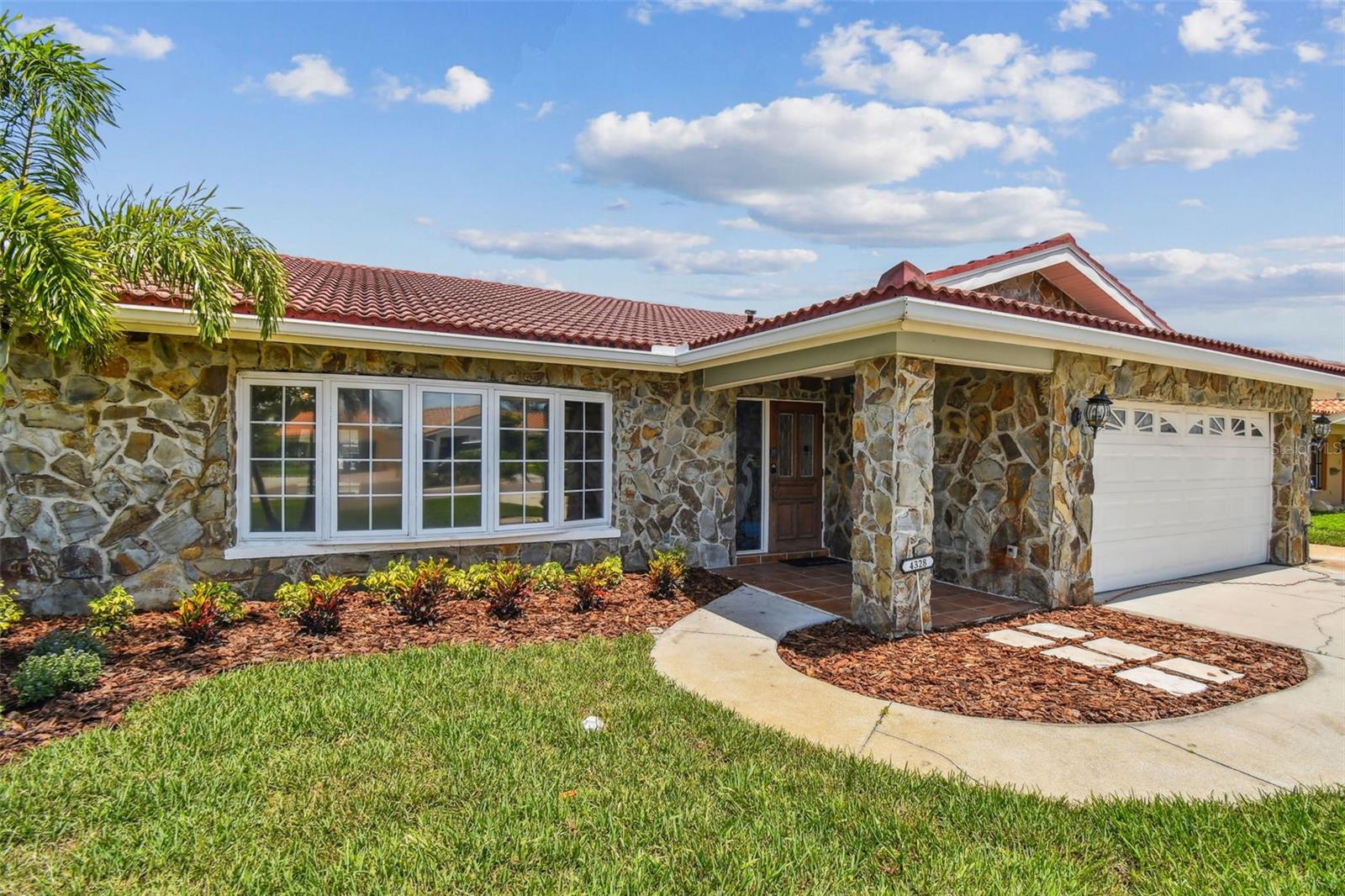 Image 4 of 81 For 4328 40th Street S