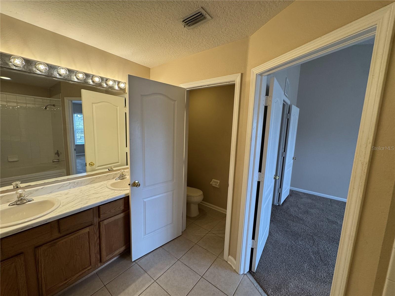 Listing photo id 16 for 2857 Conch Hollow Drive