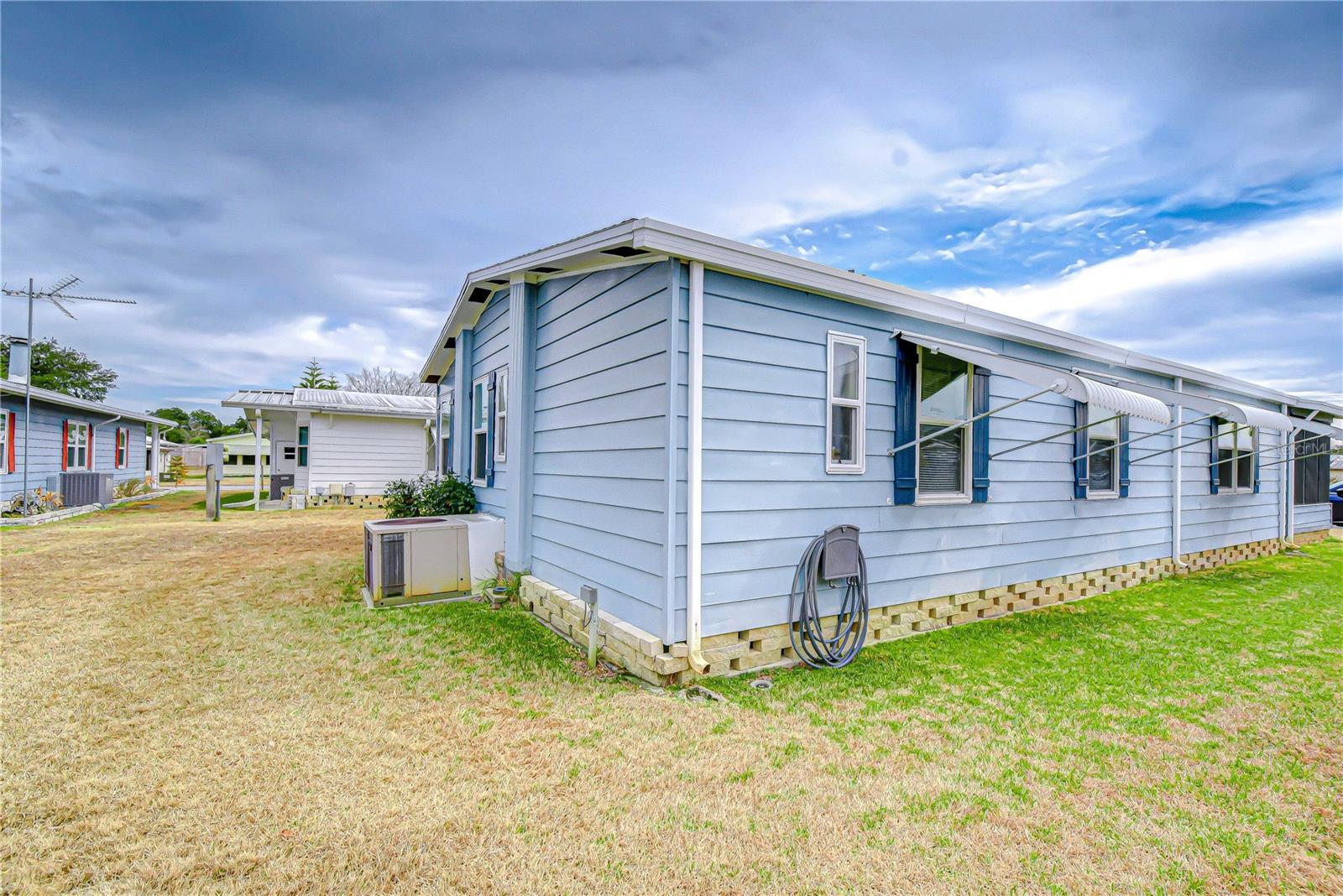 Image 17 of 81 For 35203 Makenzie Street