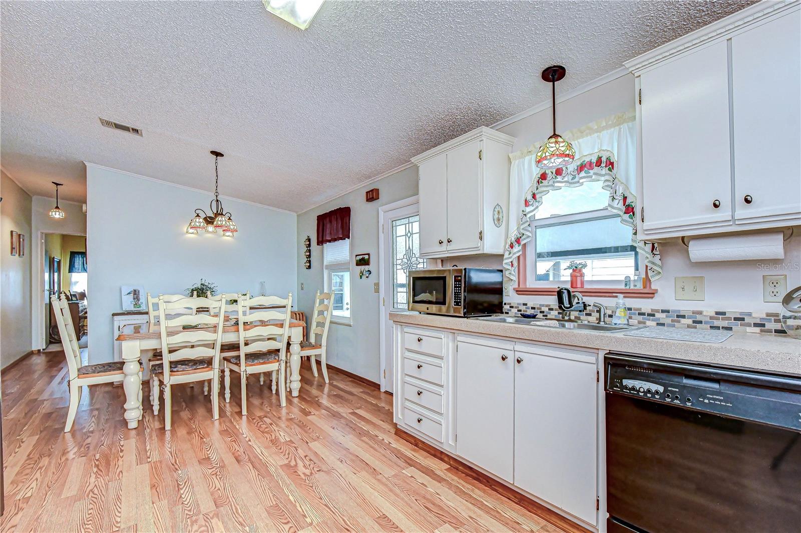 Image 38 of 81 For 35203 Makenzie Street