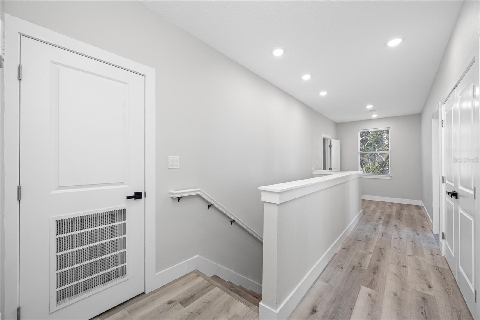 Image 14 of 32 For 6910 Dartmouth Avenue N