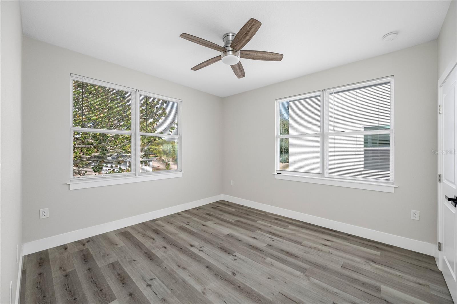 Image 16 of 32 For 6910 Dartmouth Avenue N