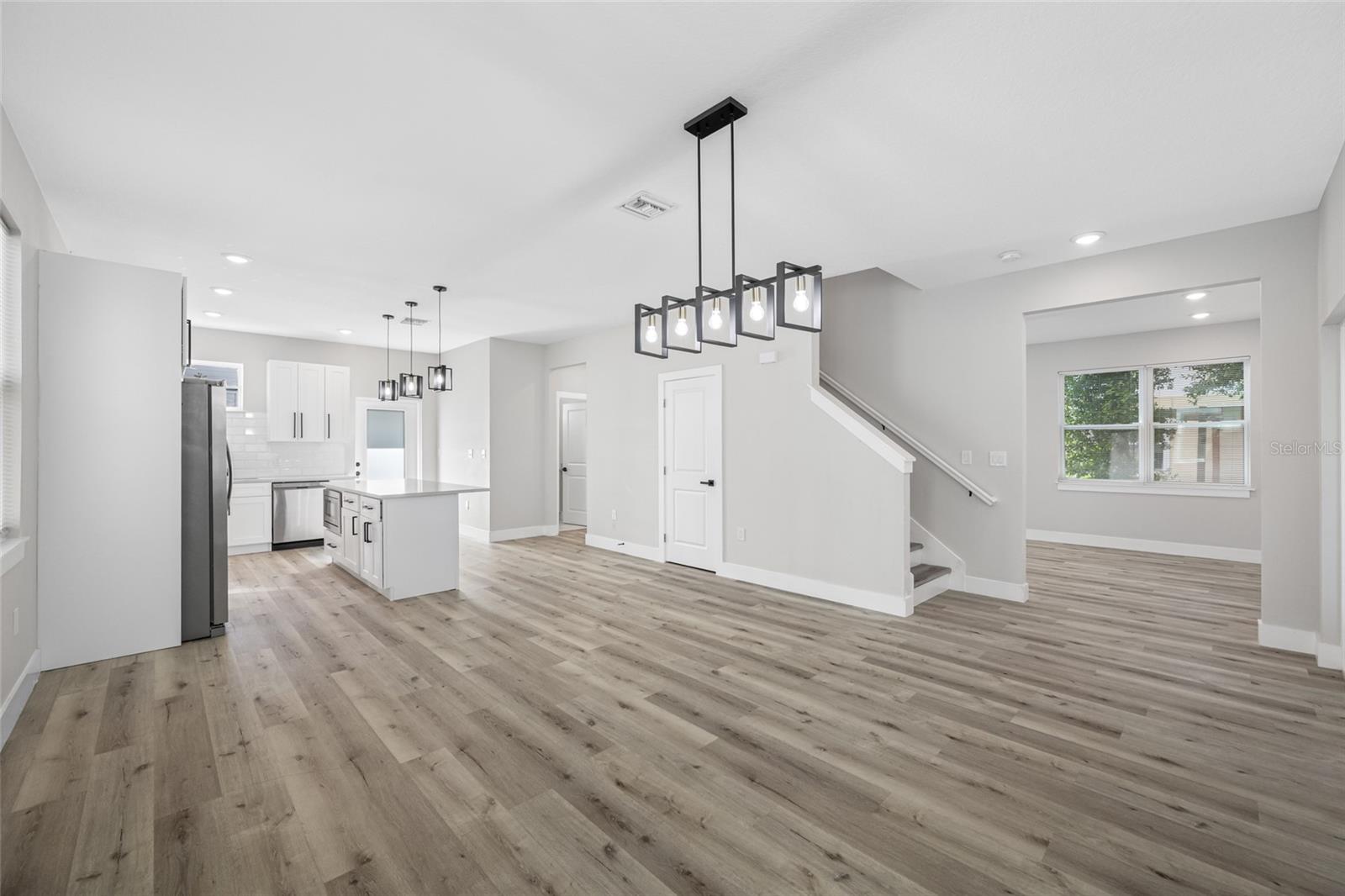 Image 5 of 32 For 6910 Dartmouth Avenue N