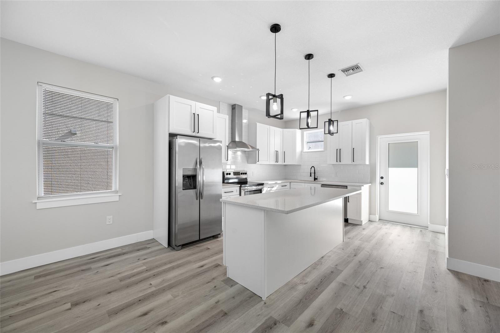 Image 7 of 32 For 6910 Dartmouth Avenue N