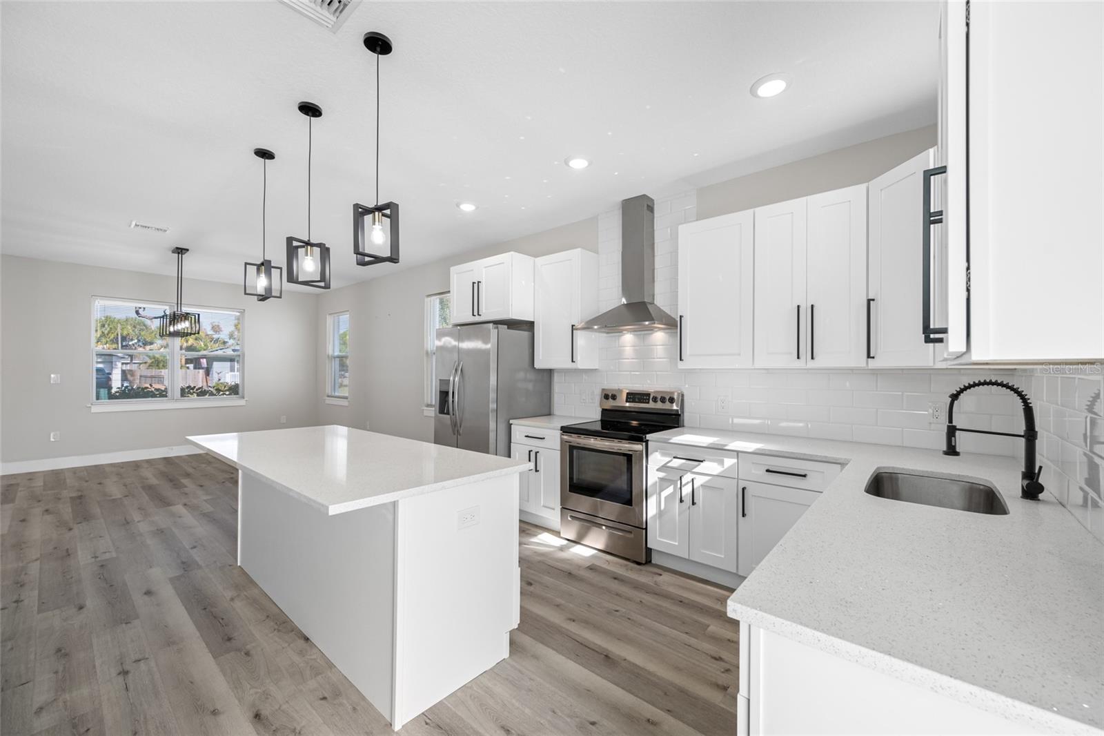 Image 9 of 32 For 6910 Dartmouth Avenue N