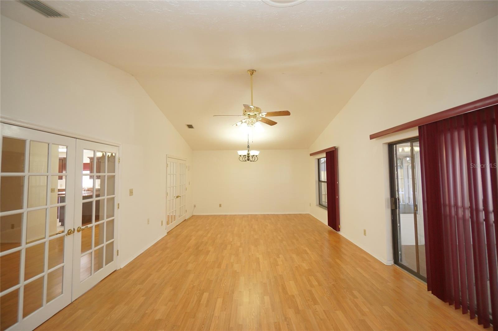 Image 9 of 20 For 6805 Sheridan Road