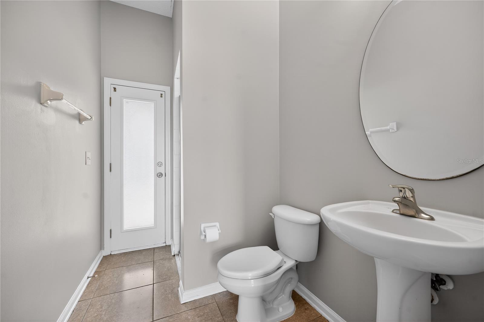 Image 10 of 36 For 14586 Zachary Drive E