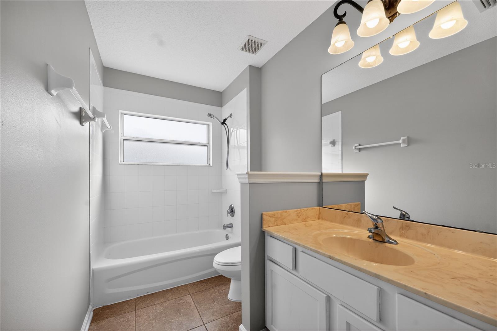 Image 12 of 36 For 14586 Zachary Drive E