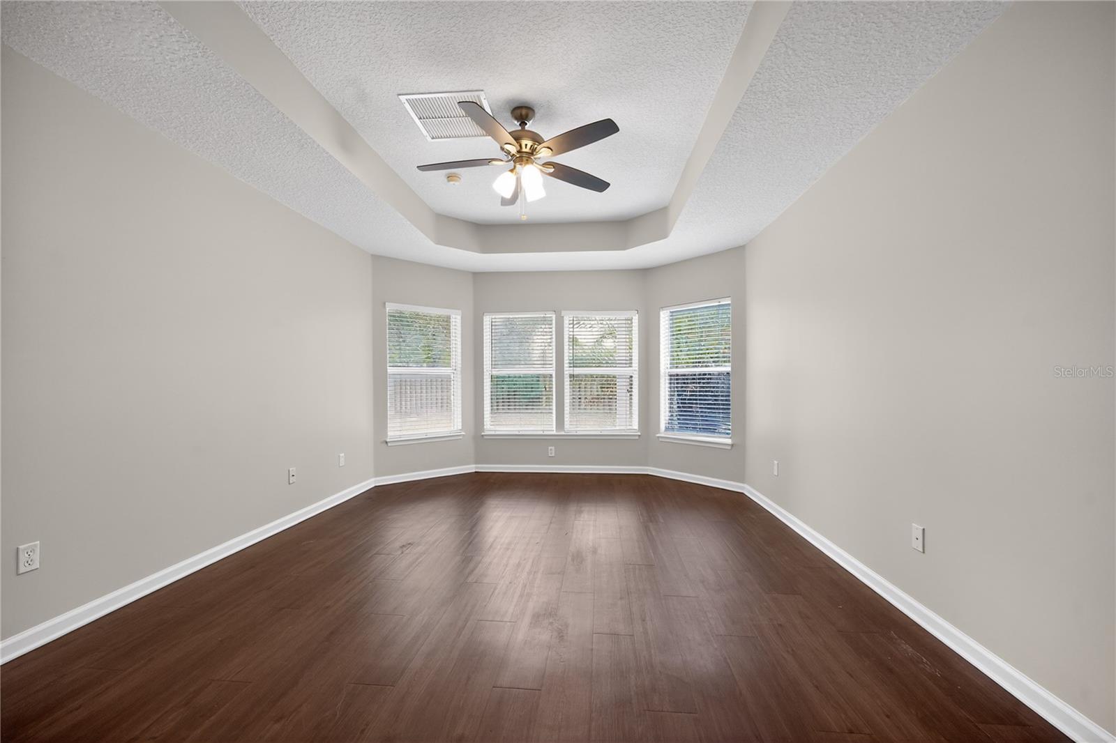 Image 19 of 36 For 14586 Zachary Drive E