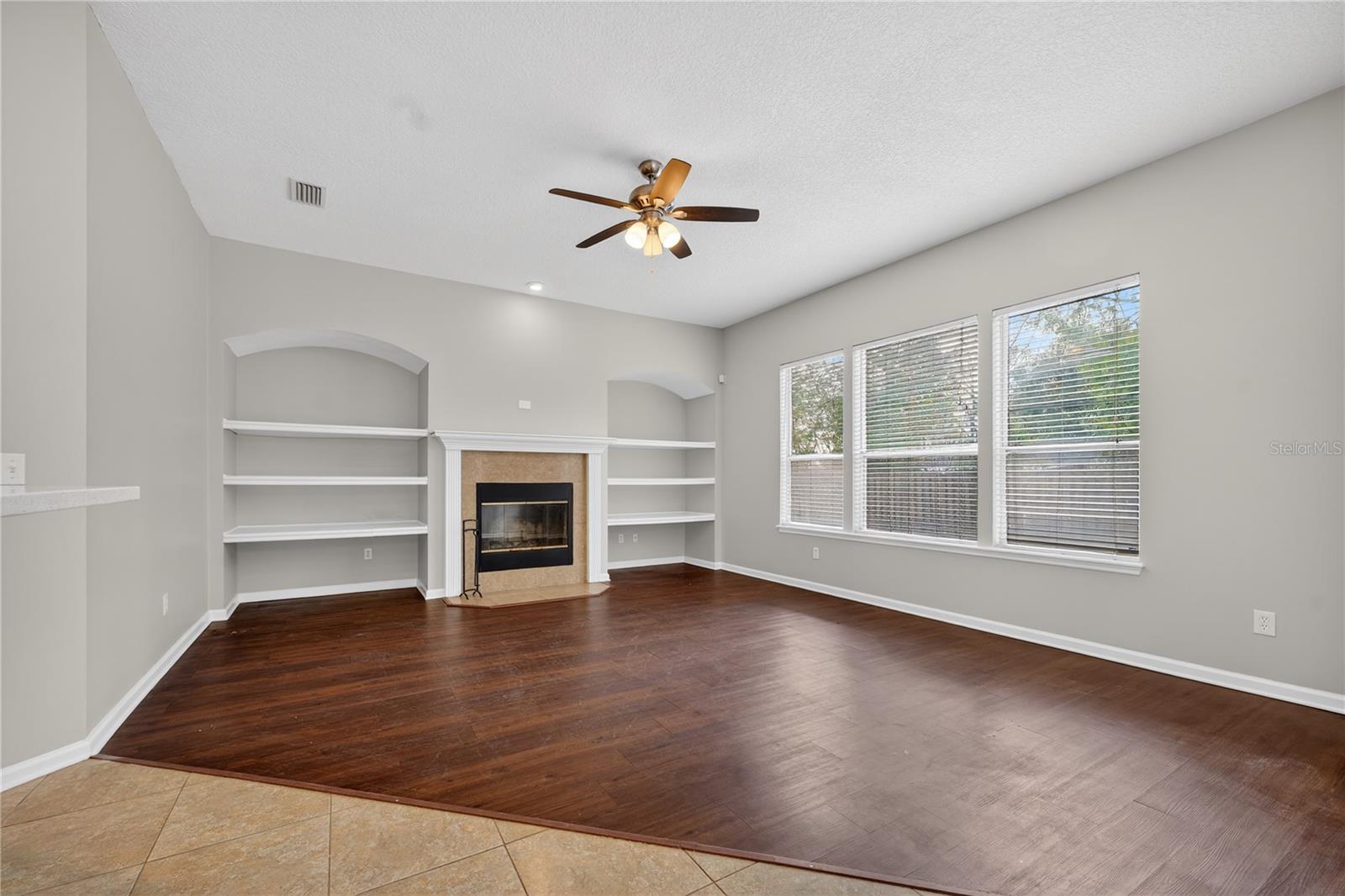 Image 21 of 36 For 14586 Zachary Drive E