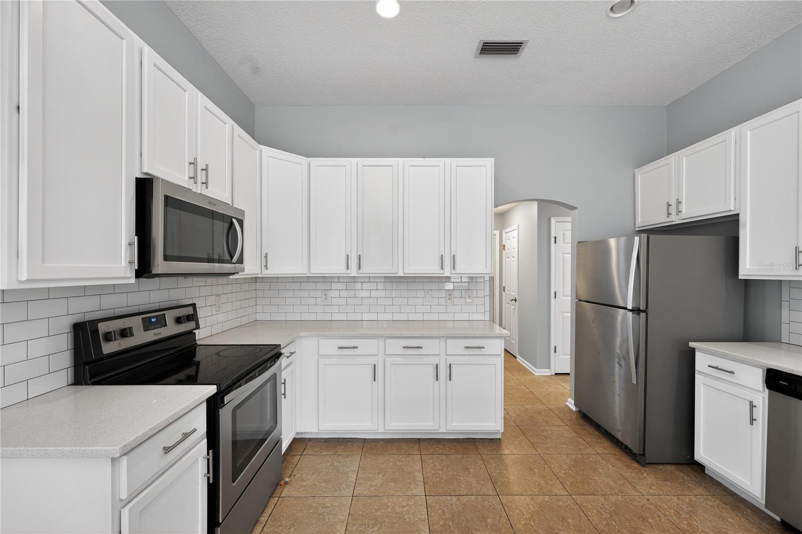 Image 22 of 36 For 14586 Zachary Drive E