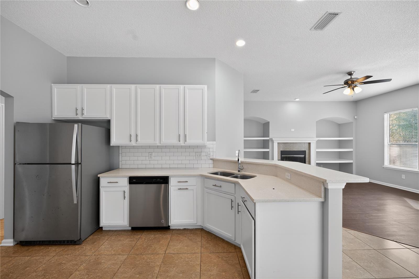 Image 23 of 36 For 14586 Zachary Drive E