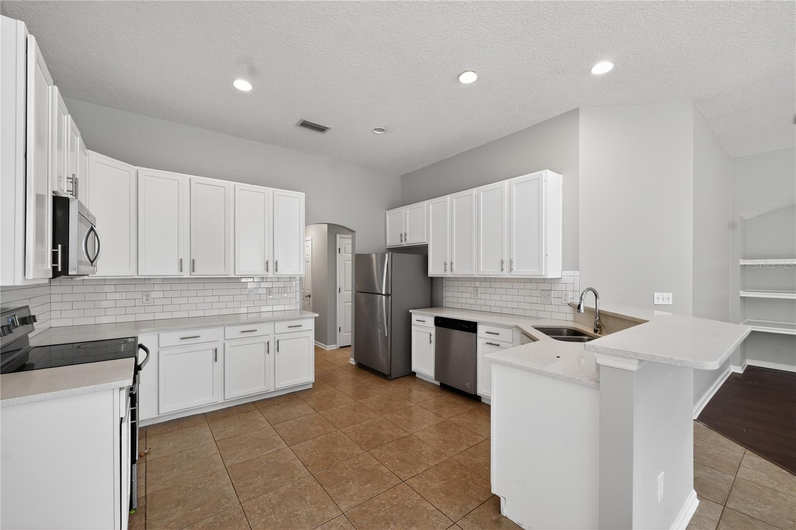 Image 24 of 36 For 14586 Zachary Drive E