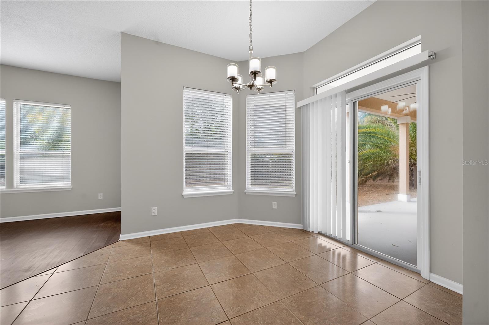 Image 26 of 36 For 14586 Zachary Drive E