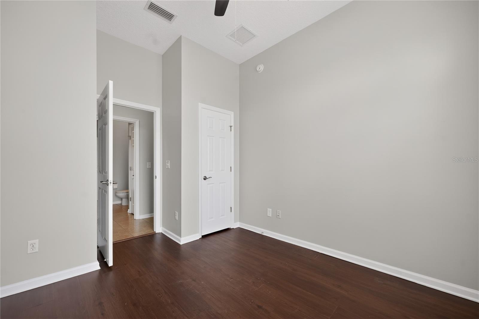 Image 28 of 36 For 14586 Zachary Drive E