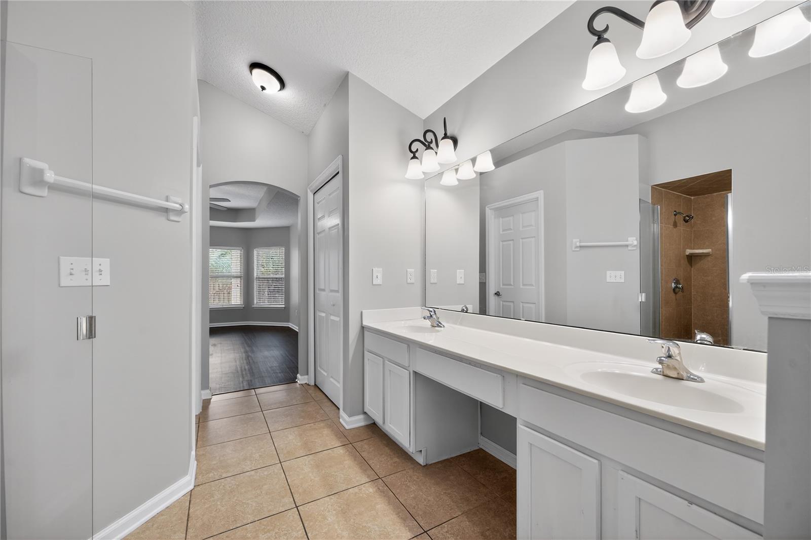 Image 30 of 36 For 14586 Zachary Drive E