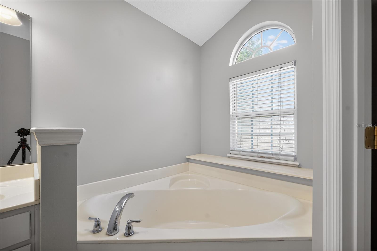 Image 31 of 36 For 14586 Zachary Drive E