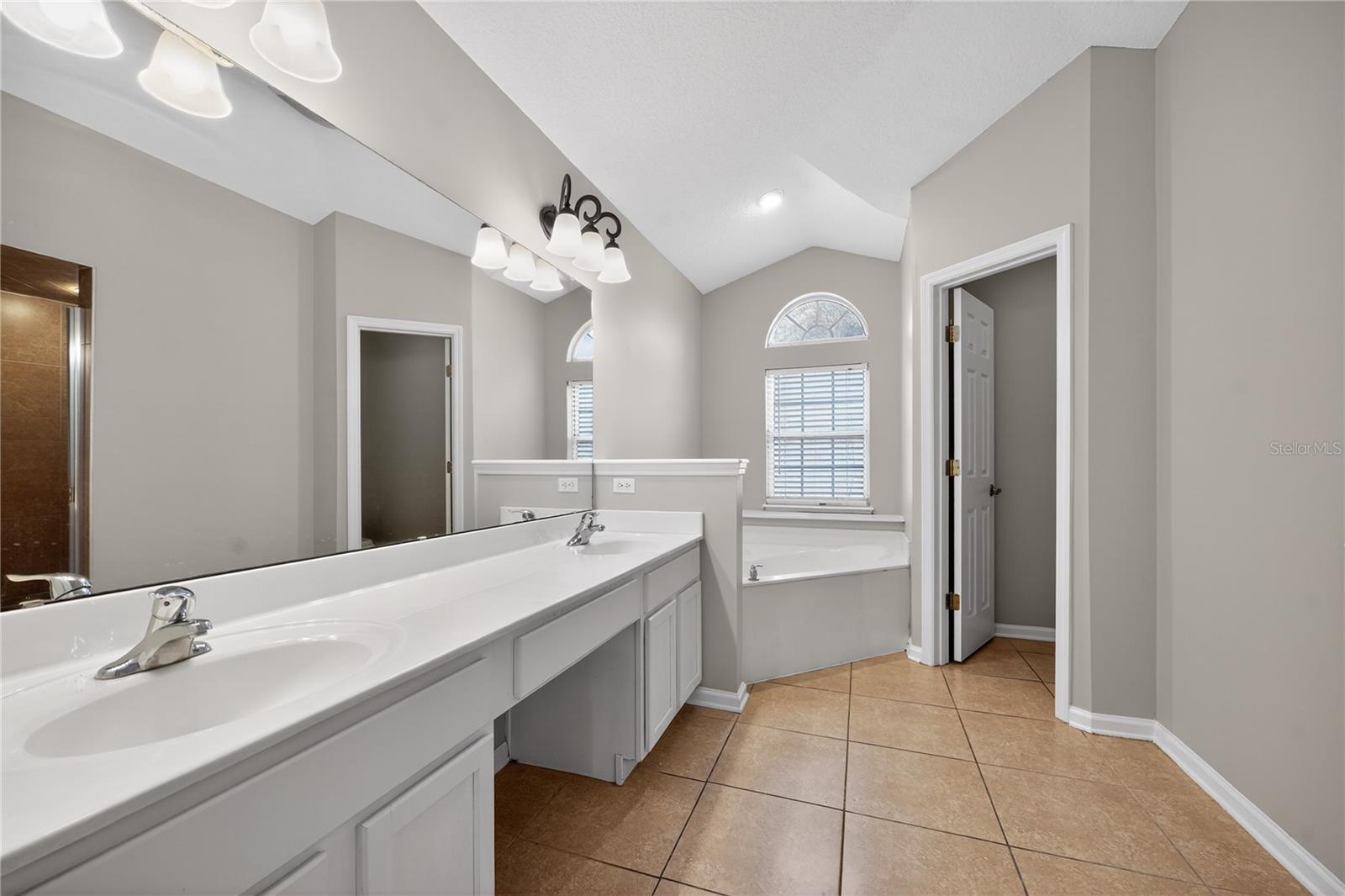 Image 32 of 36 For 14586 Zachary Drive E