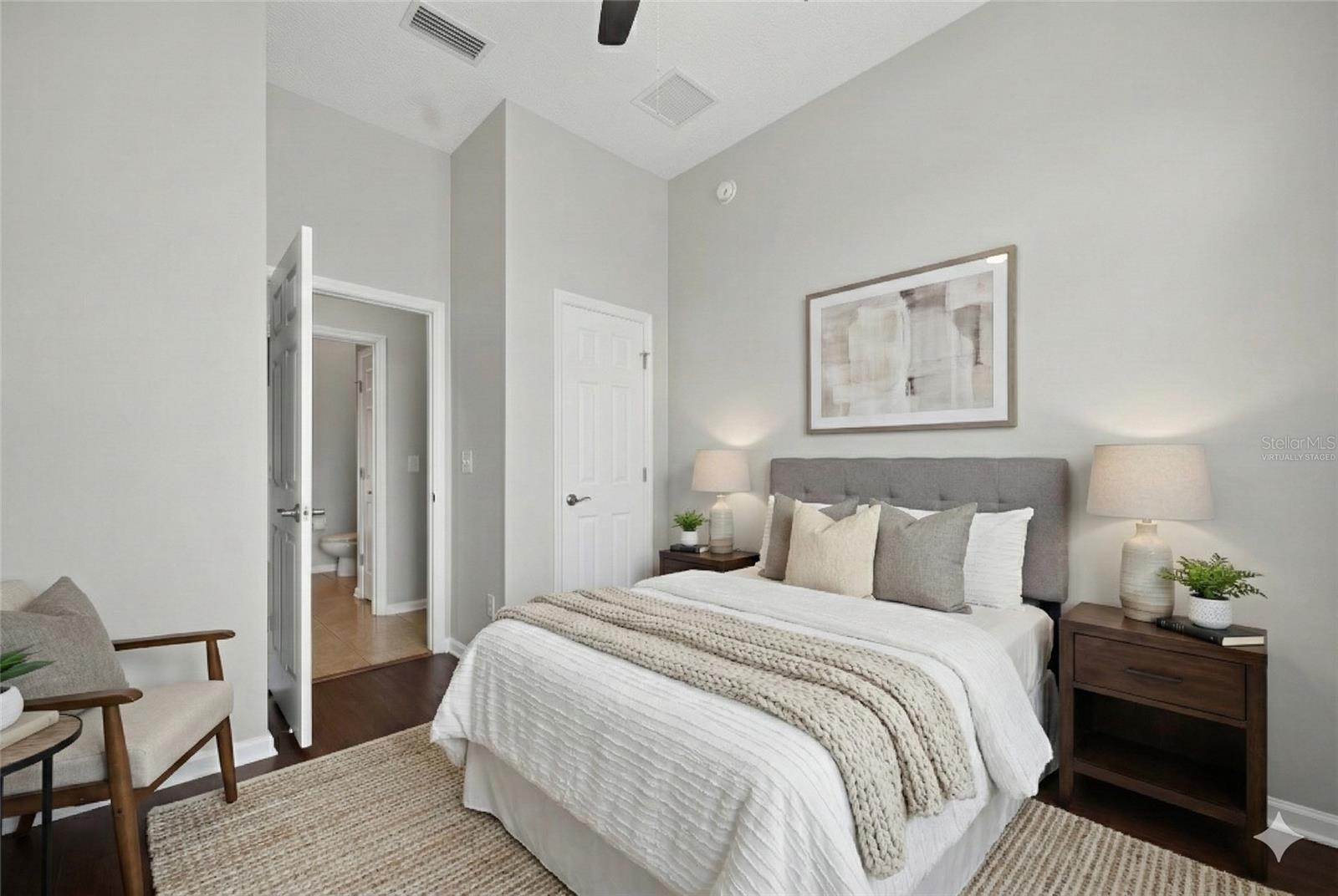 Image 5 of 36 For 14586 Zachary Drive E