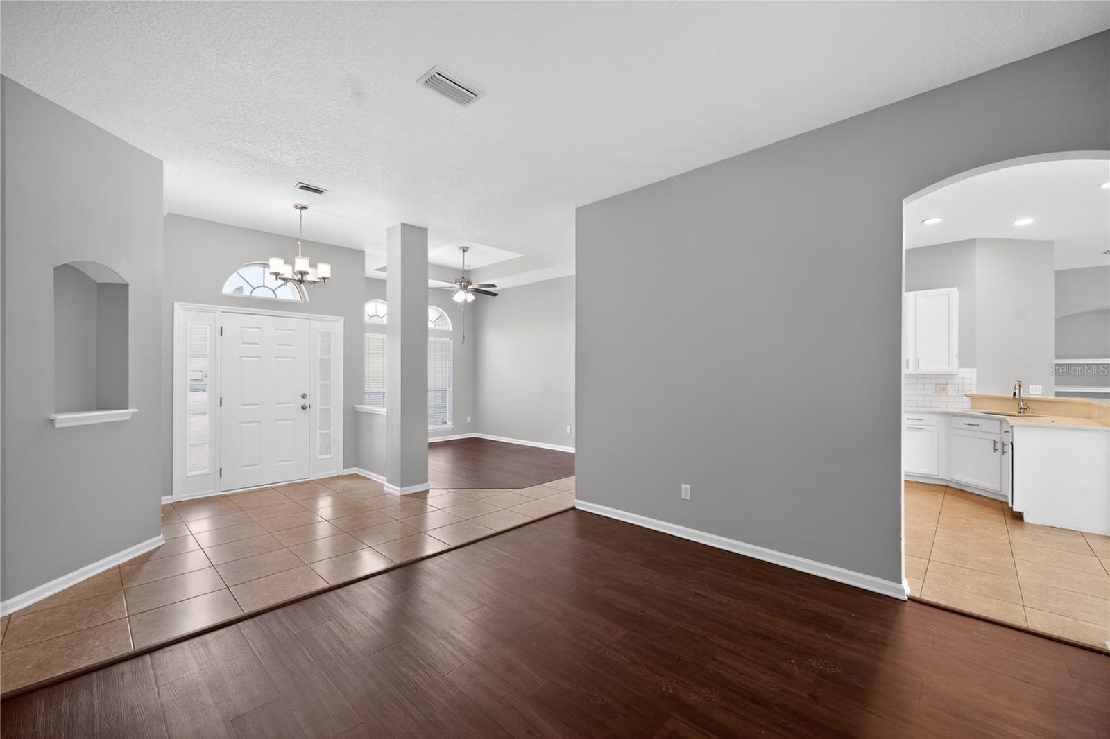 Image 8 of 36 For 14586 Zachary Drive E