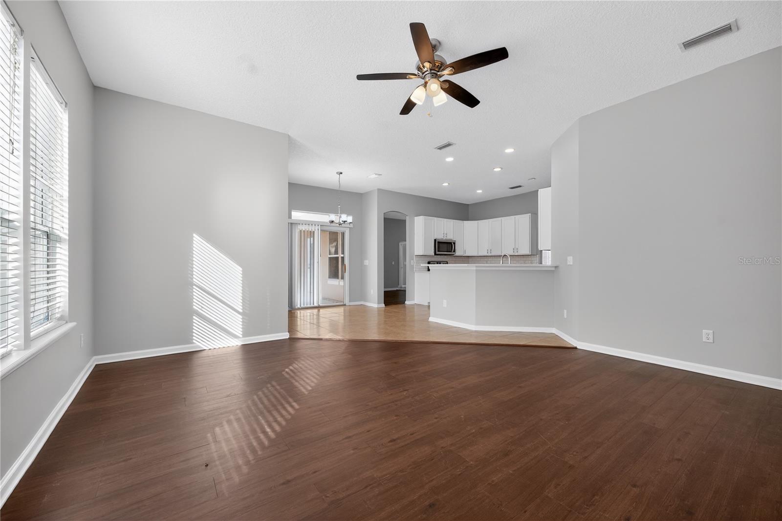 Image 9 of 36 For 14586 Zachary Drive E