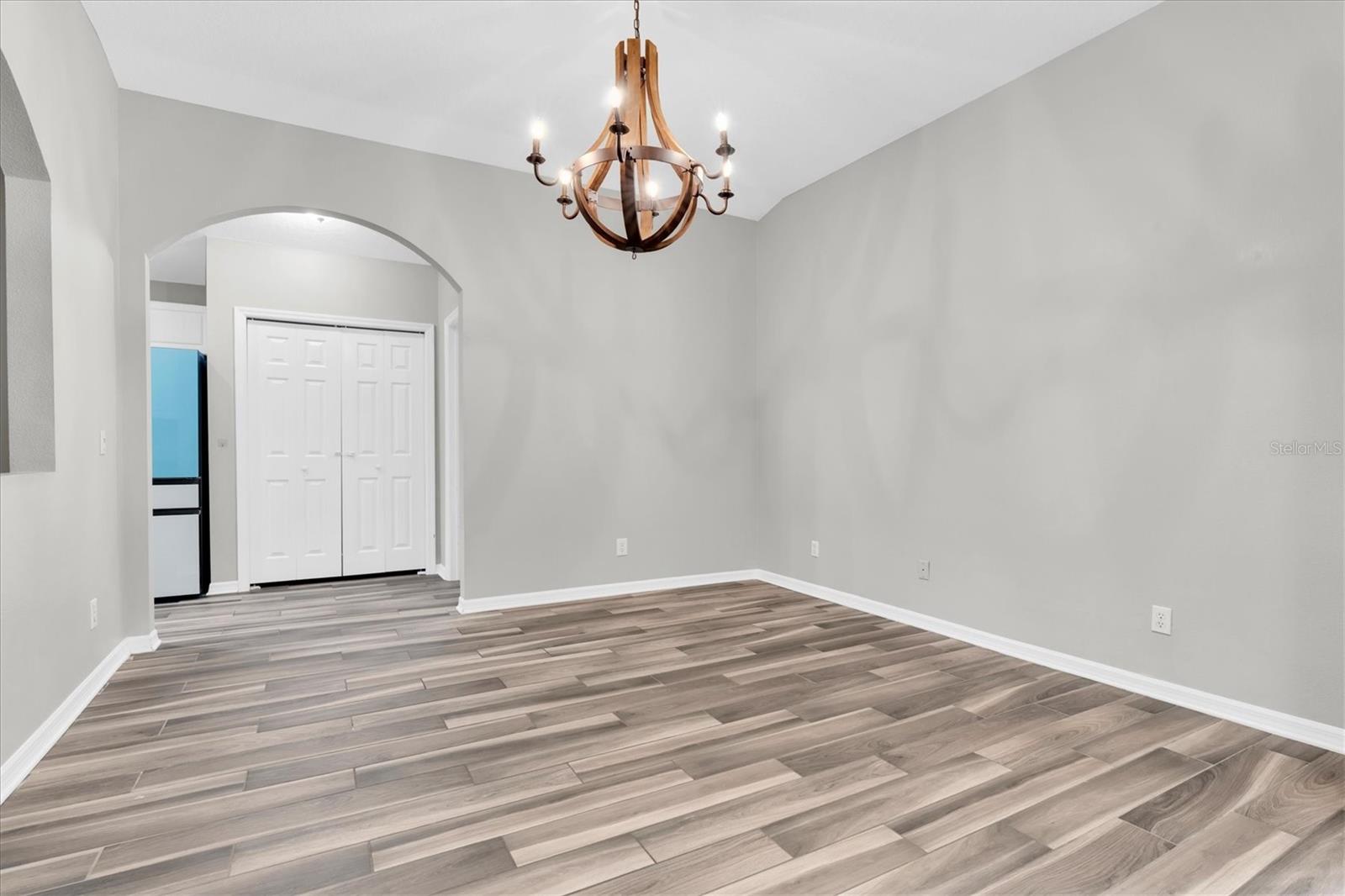 Image 17 of 38 For 16314 Bridgeglade Lane