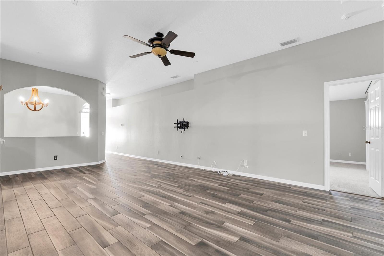 Image 7 of 38 For 16314 Bridgeglade Lane