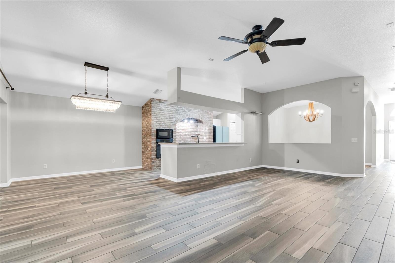 Image 8 of 38 For 16314 Bridgeglade Lane