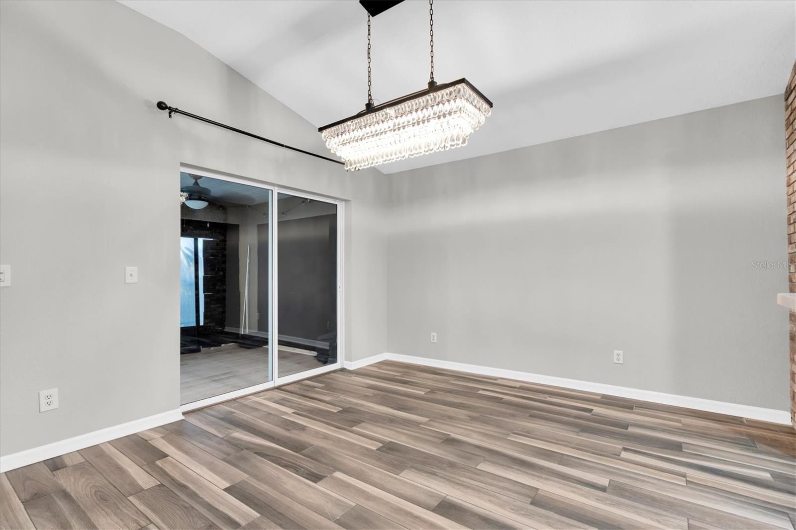 Image 9 of 38 For 16314 Bridgeglade Lane