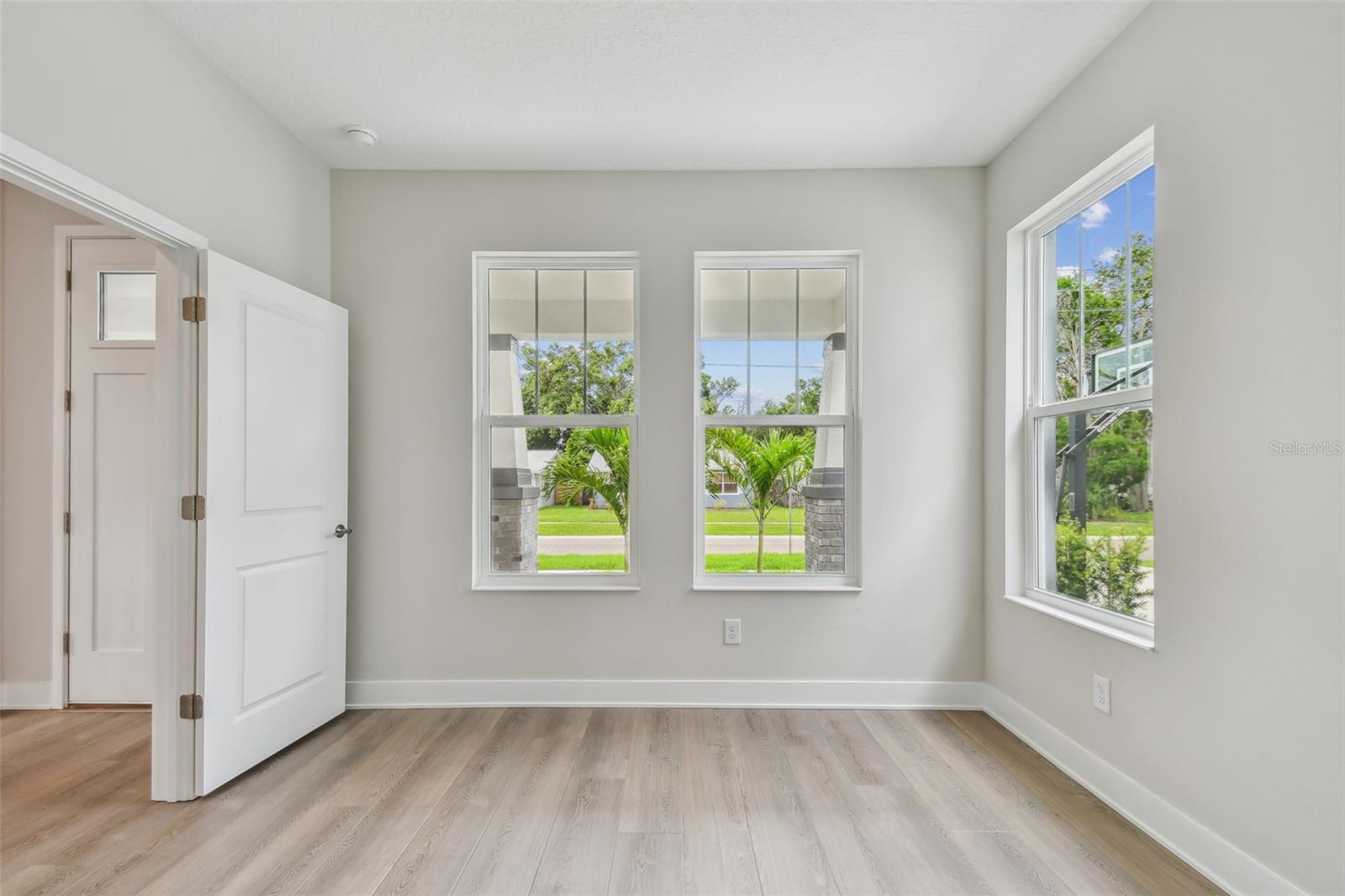 Image 15 of 40 For 5663 Dartmouth Avenue N