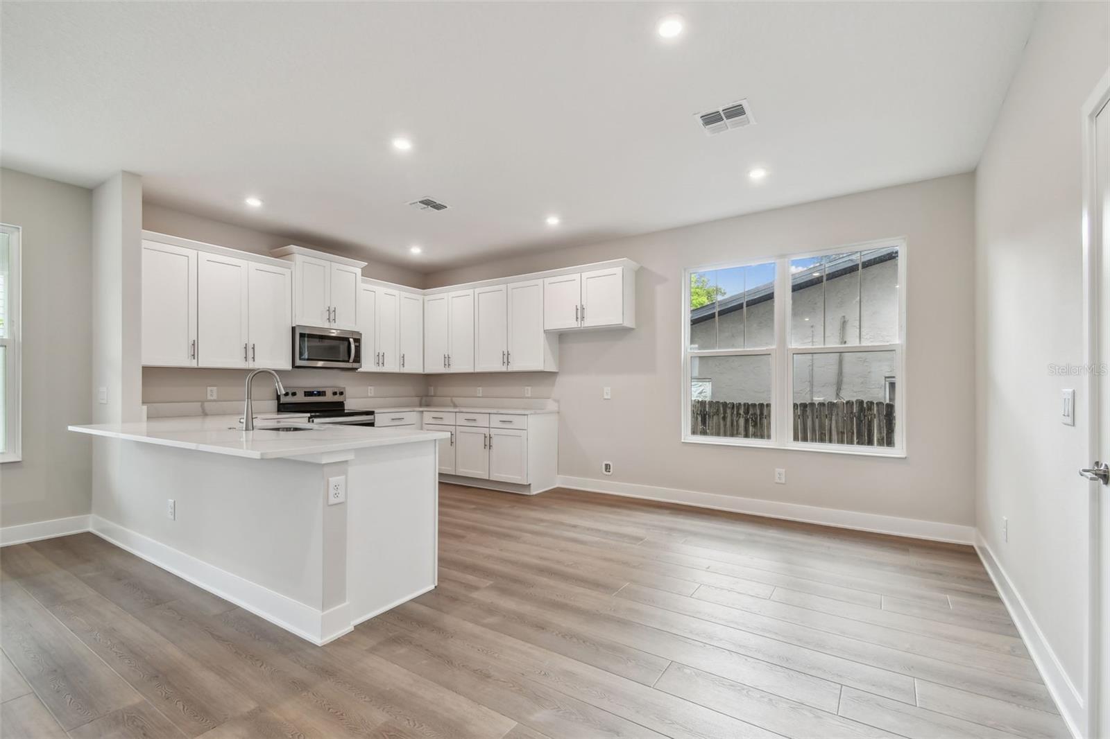 Image 21 of 40 For 5663 Dartmouth Avenue N