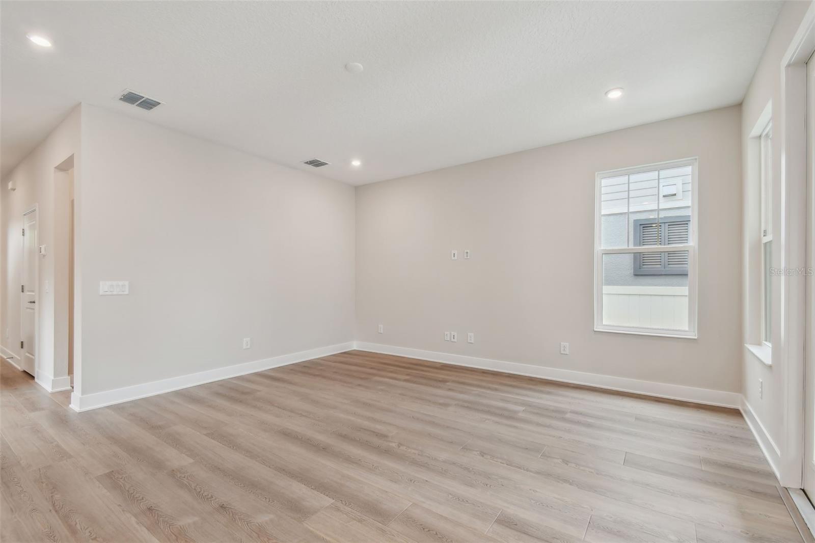 Image 25 of 40 For 5663 Dartmouth Avenue N