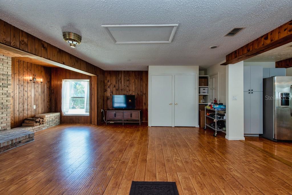 Listing photo id 8 for 16123 Lake Burrell Drive