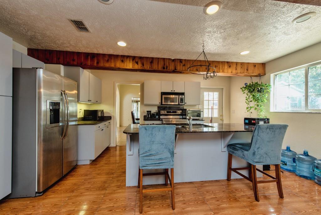 Listing photo id 9 for 16123 Lake Burrell Drive