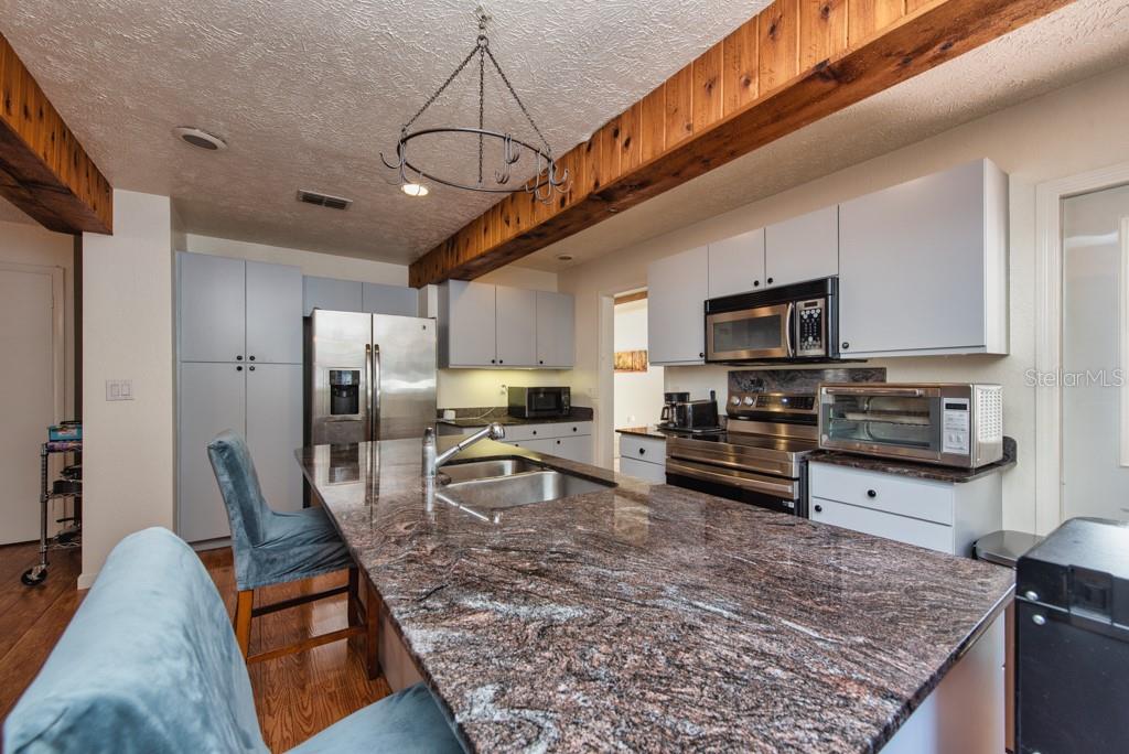 Listing photo id 11 for 16123 Lake Burrell Drive